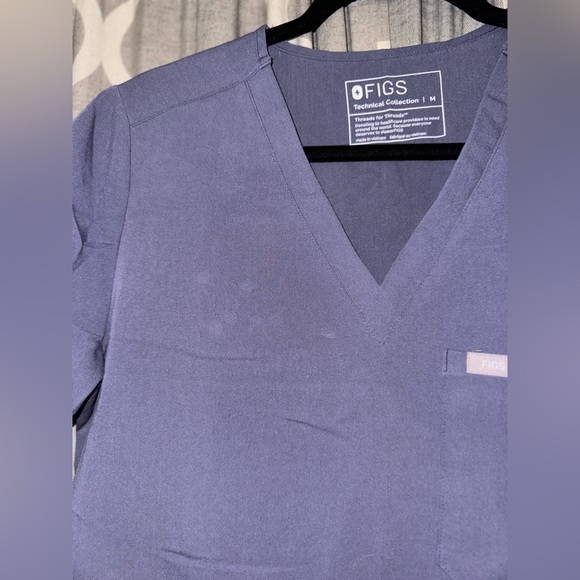 FIGS SCRUB SET - Picture 2 of 14